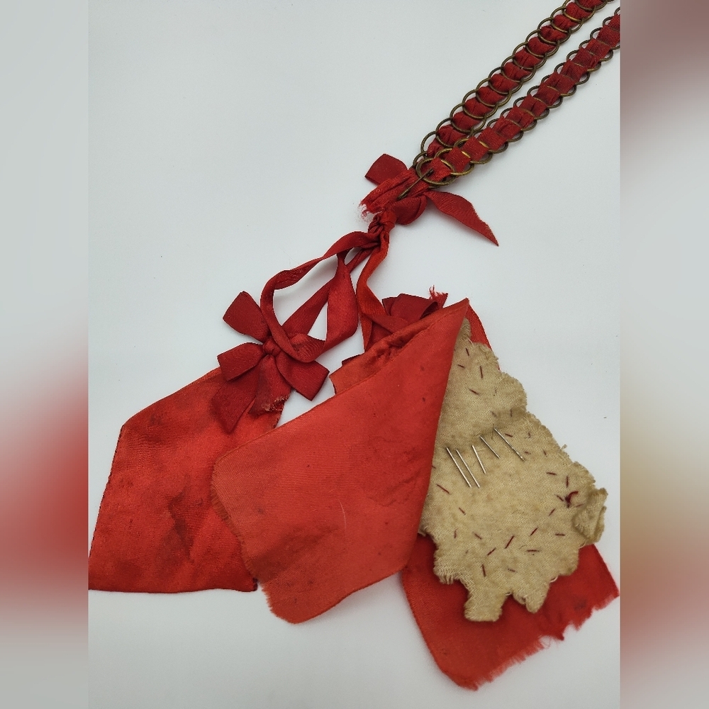 ANTIQUE Shaker Red Silk Ribbon & Brass Ring Chatelaine Cira 1850-1880 - Picture 3 of 7